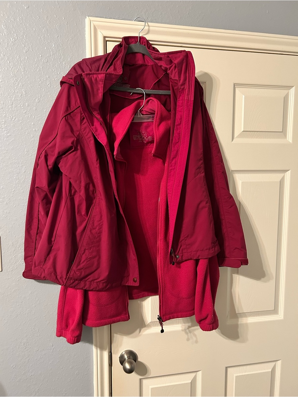 L.L. Bean Women's Ski Jacket - Deep Raspberry - Picture 4 of 6